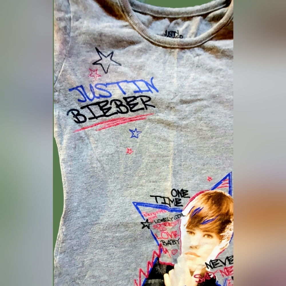 Y2K JUSTIN BIEBER GIRLS GRAY T-SHIRT  NEVER LET YOU GO FAVORITE GIRL SZ. SP/SM - Picture 3 of 3